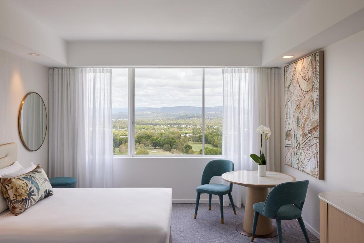 Racv Royal Pines Resort Gold Coast Benowa Eksteriør billede A guest room at the hotel