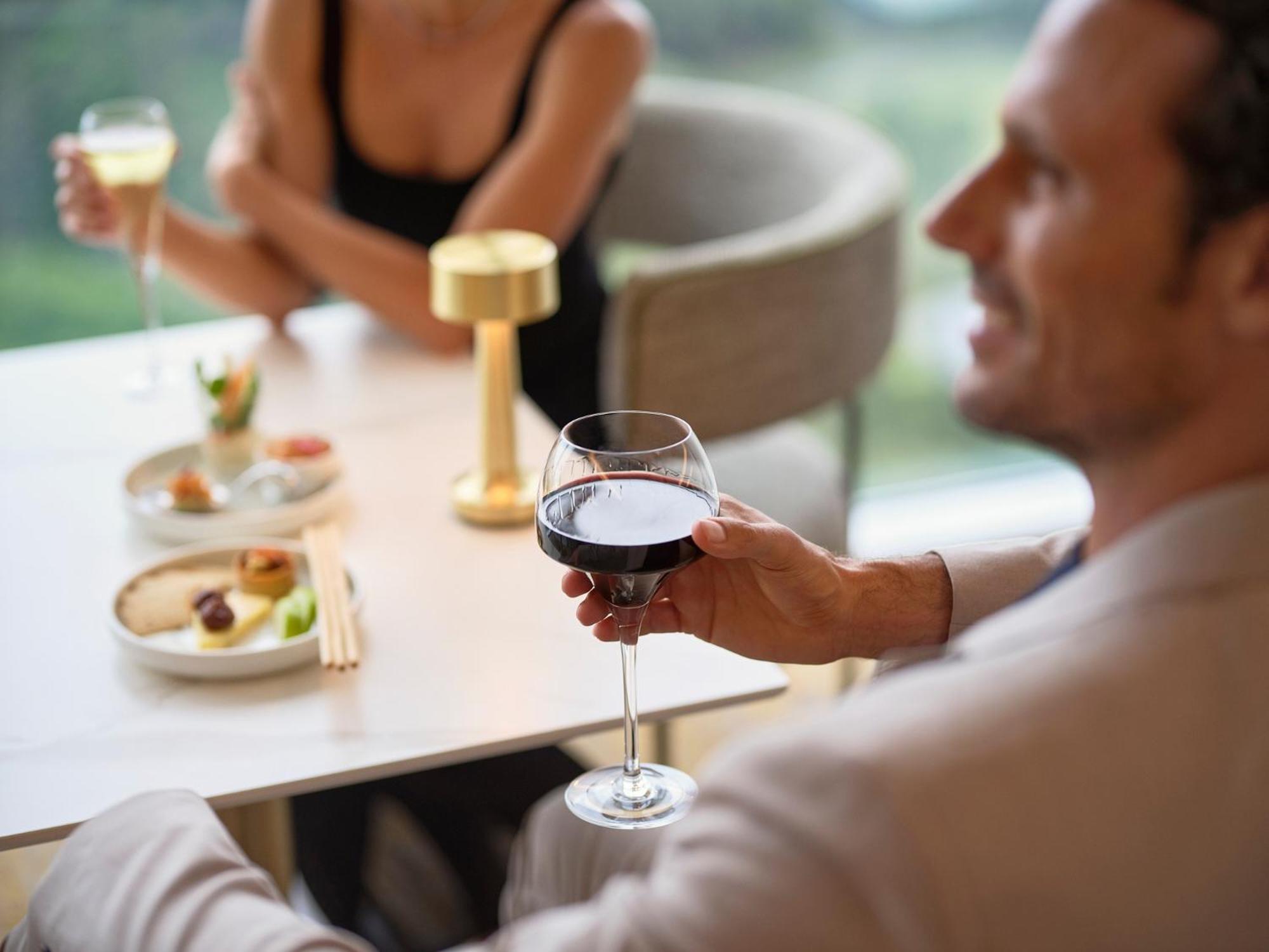 Racv Royal Pines Resort Gold Coast Benowa Eksteriør billede Wine tasting at the Wine Museum