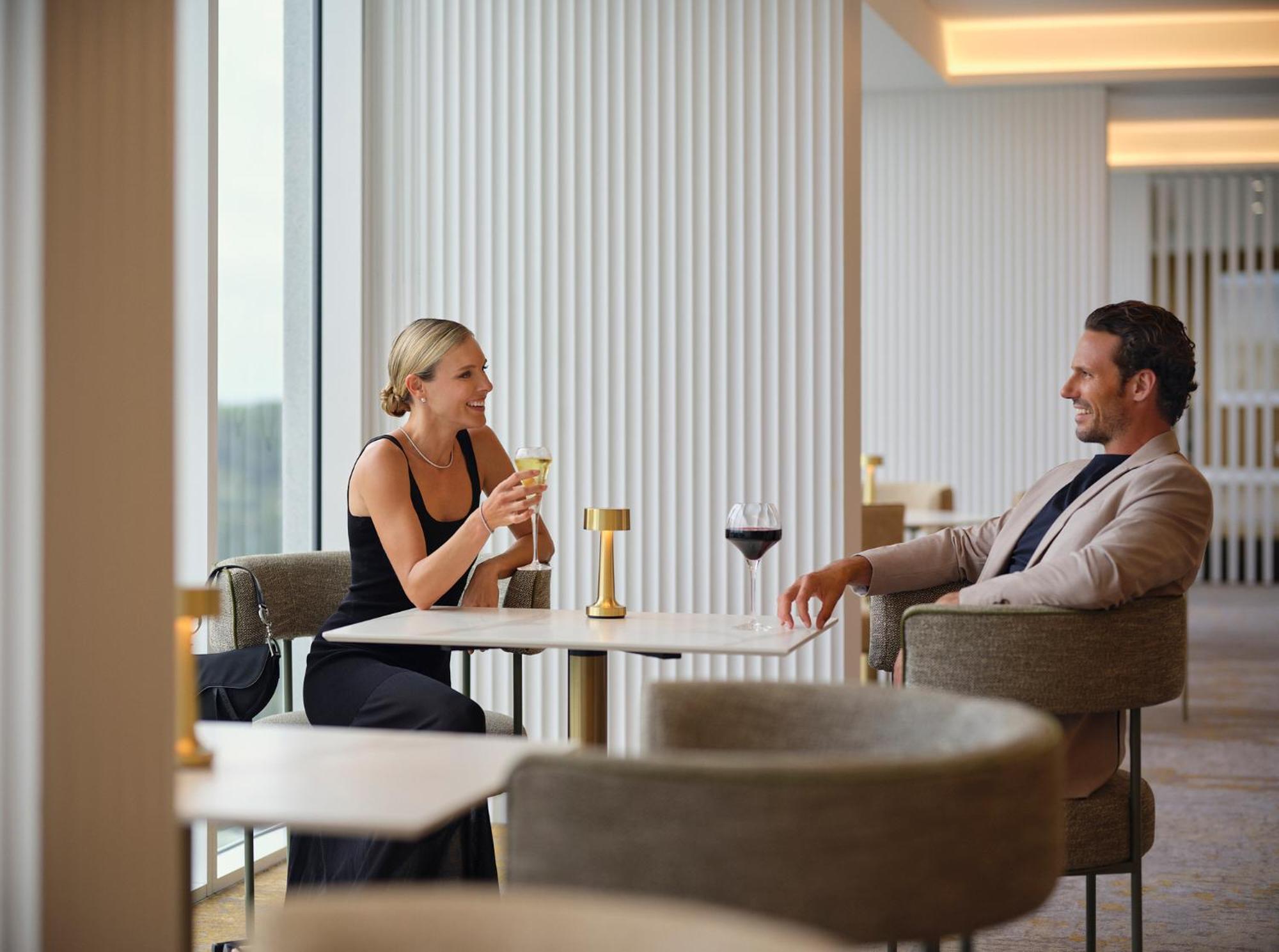 Racv Royal Pines Resort Gold Coast Benowa Eksteriør billede The lounge at the airport