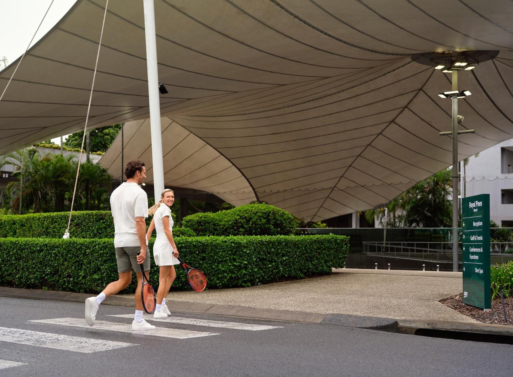Racv Royal Pines Resort Gold Coast Benowa Eksteriør billede The Village Green